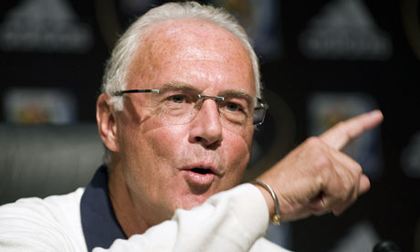 Franz Beckenbauer pointing